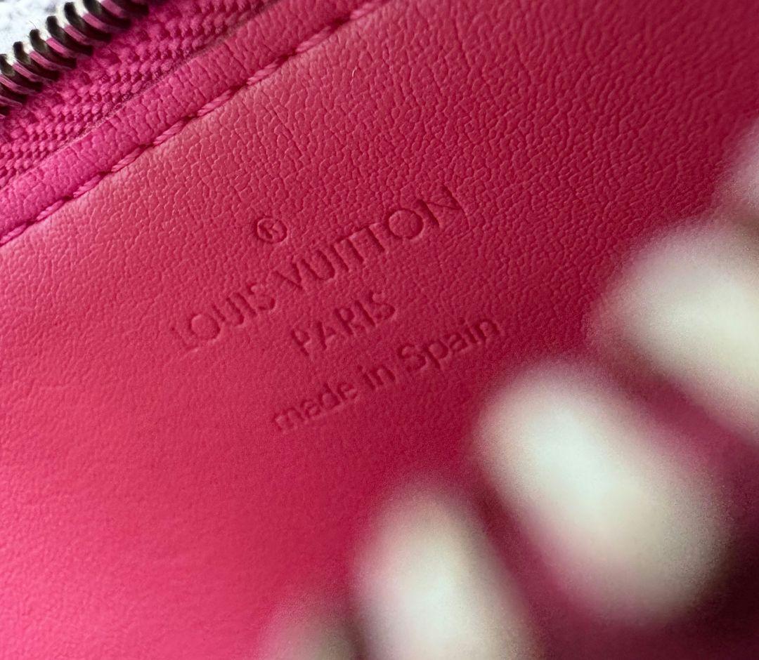 Louis Vuitton ピンク レザー キーケース