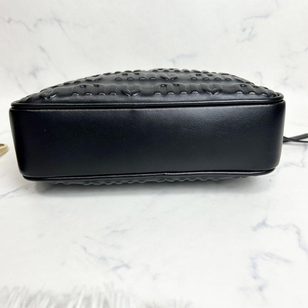 近年モデル☆美品】miumiu エンボスロゴレザー ショルダーバッグ 近年モデル☆美品】miumiu エンボスロゴレザー ショルダーバッグ