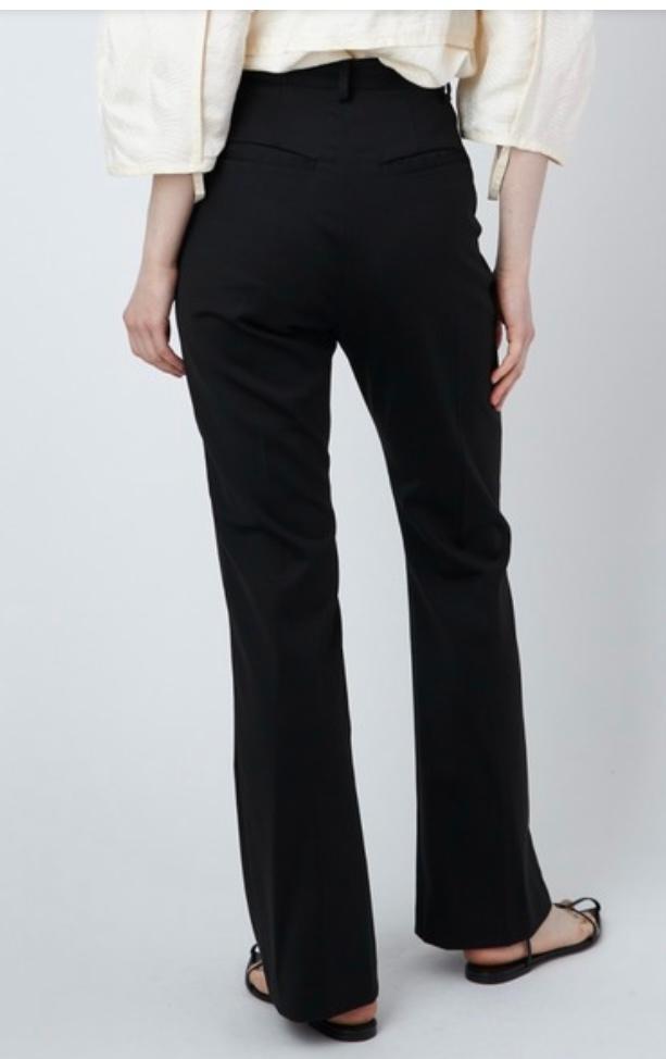 【美品】CLANE 履くだけで美脚になる！脚長効果も抜群な万能パンツ　可愛い