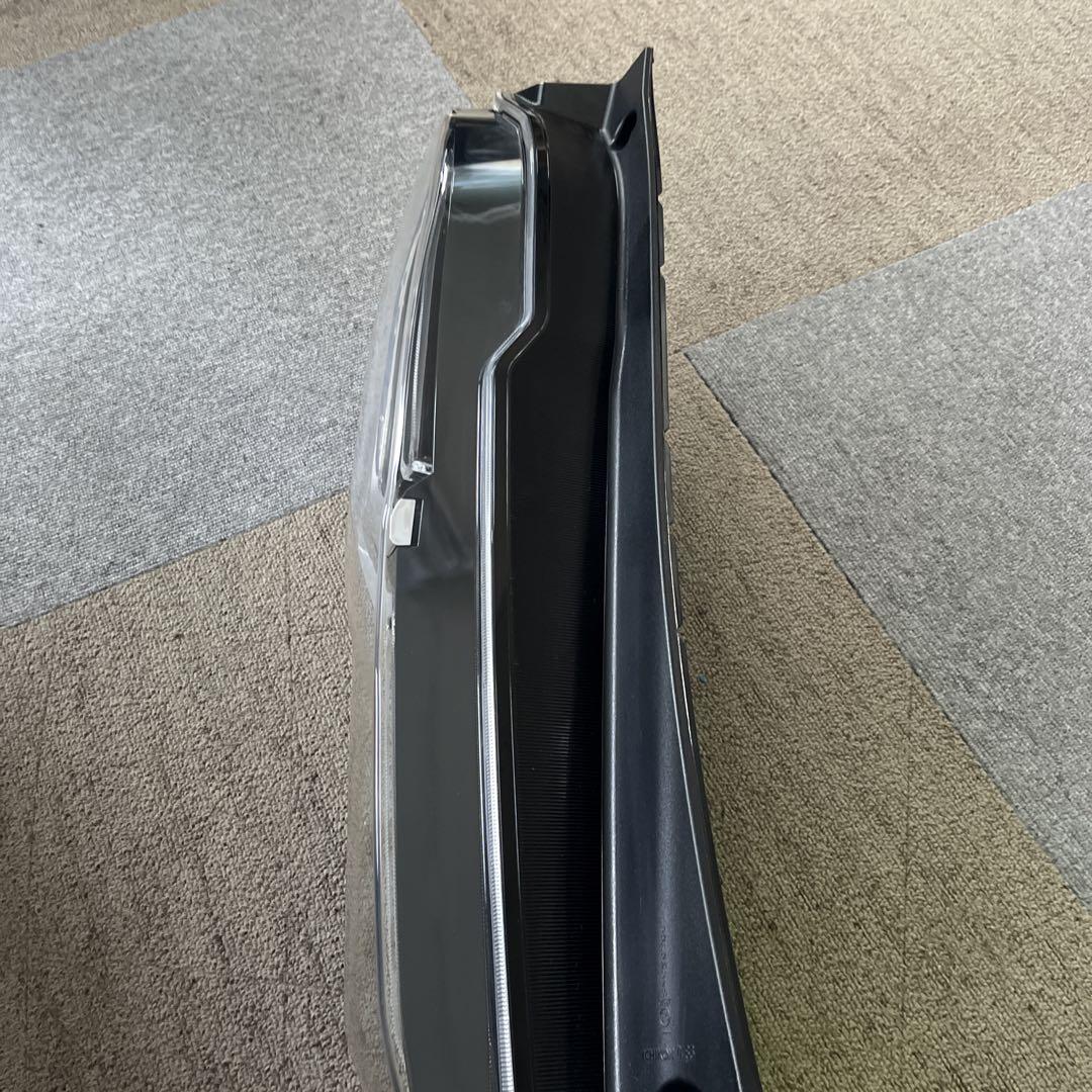 ホンダ　N-BOX 左テールレンズ