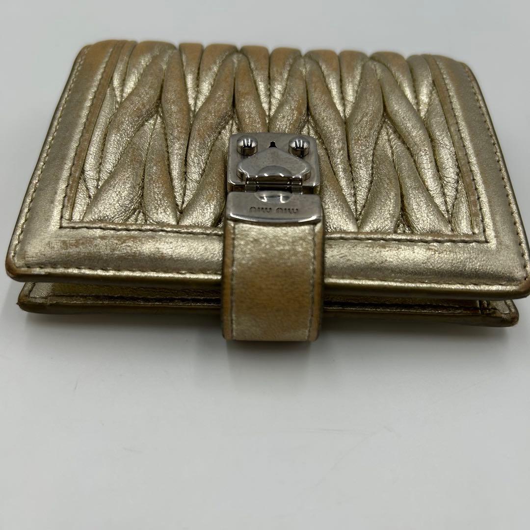 miumiu ミュウミュウ 二つ折り財布 ウォレット マトラッセ ゴールド