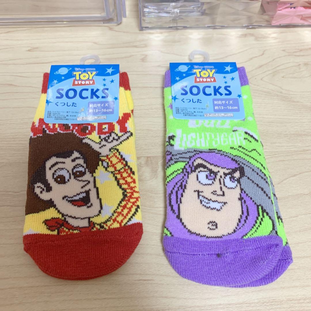 メルカリ 靴下 ディズニー トイストーリー ウッディ バズ 靴下 スパッツ 450 中古や未使用のフリマ