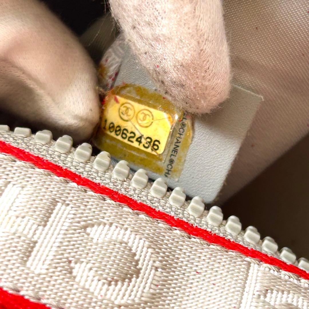 シャネル　スポーツライン　ナイロン　ショルダーバッグ　赤