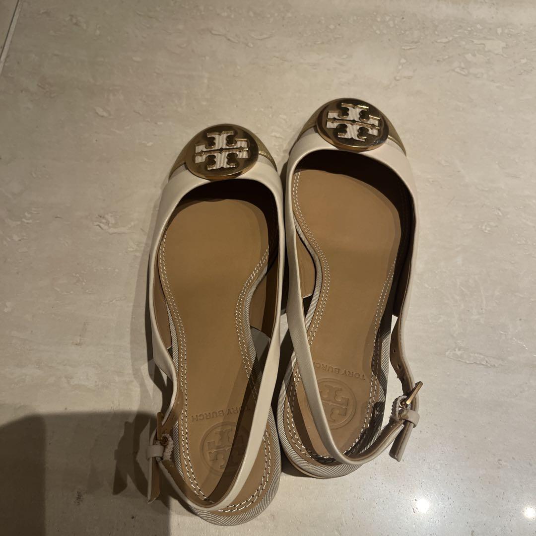 美品トリーバーチTory Burch ホワイト ゴールド スリングバックシューズ 美品トリーバーチTory Burch ホワイト ゴールド スリングバック