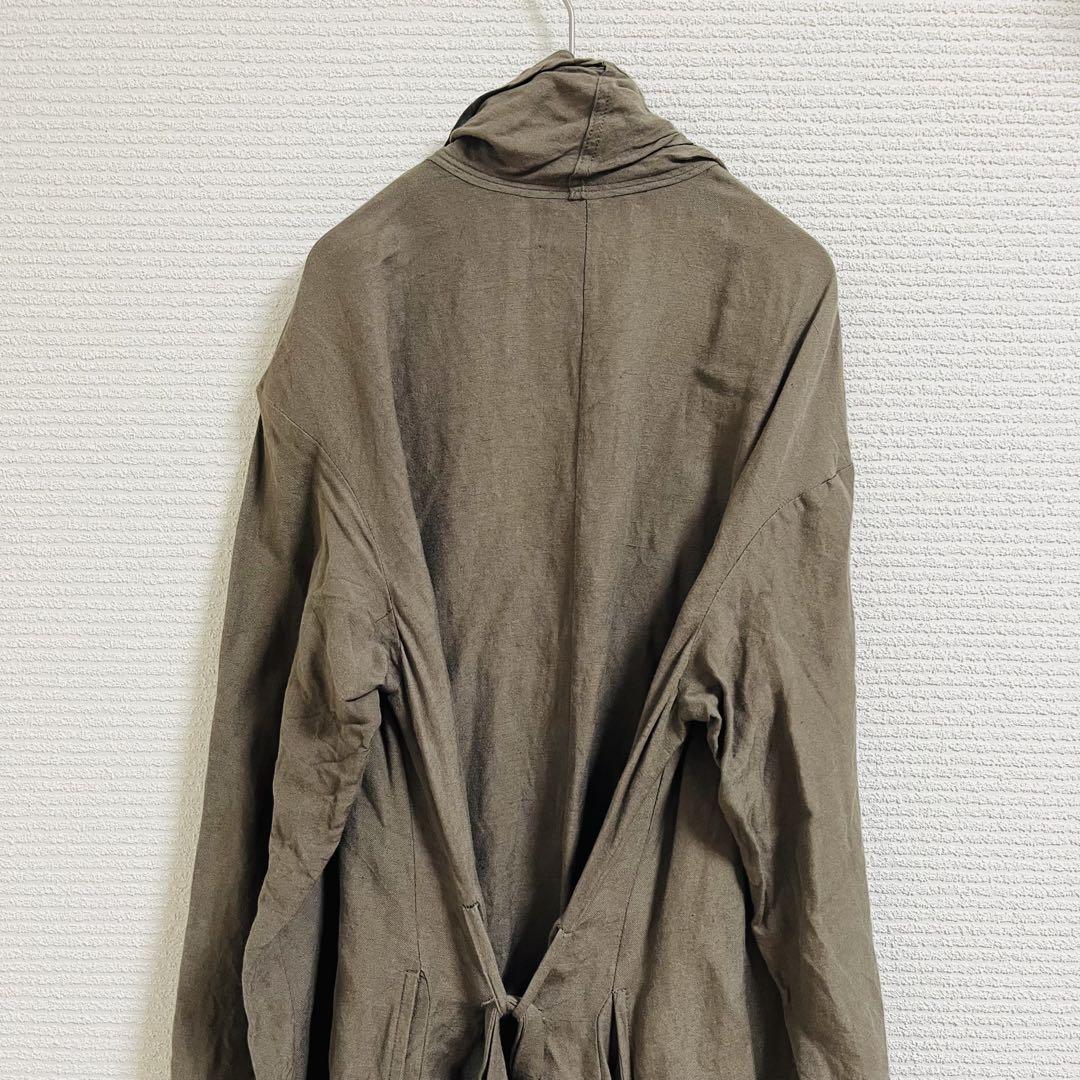 カーキ