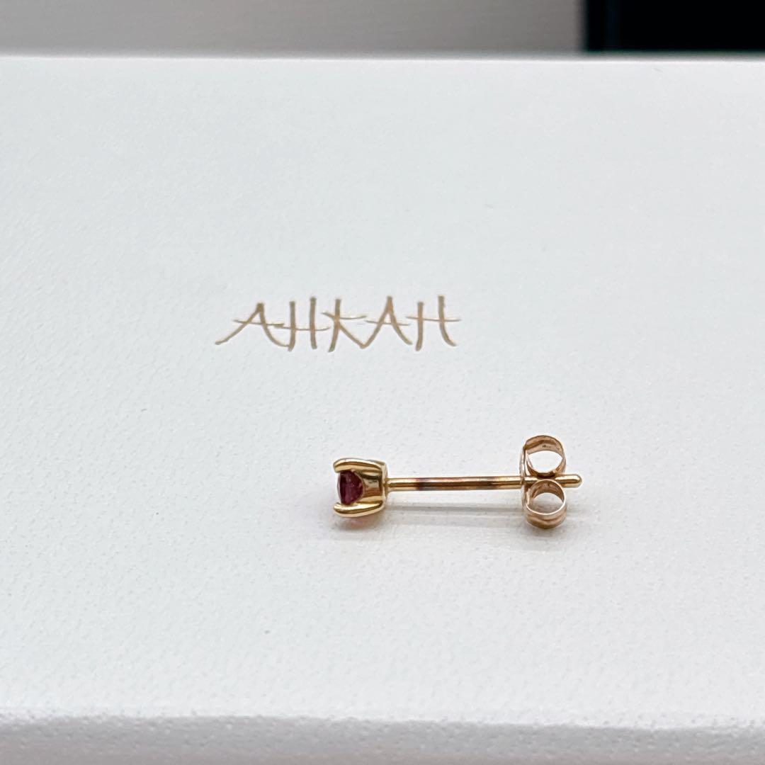 【きれいめファッション51選】上品さと清潔感をキープし AHKAH フォリアージュスタンド ピンクトルマリン 18YK 10K アクセサリー