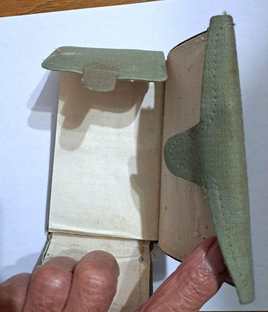 人気ブランドを 値下げ交渉可‼️】軍隊手帳 ボタン式 オリーブグリーン 個人装備