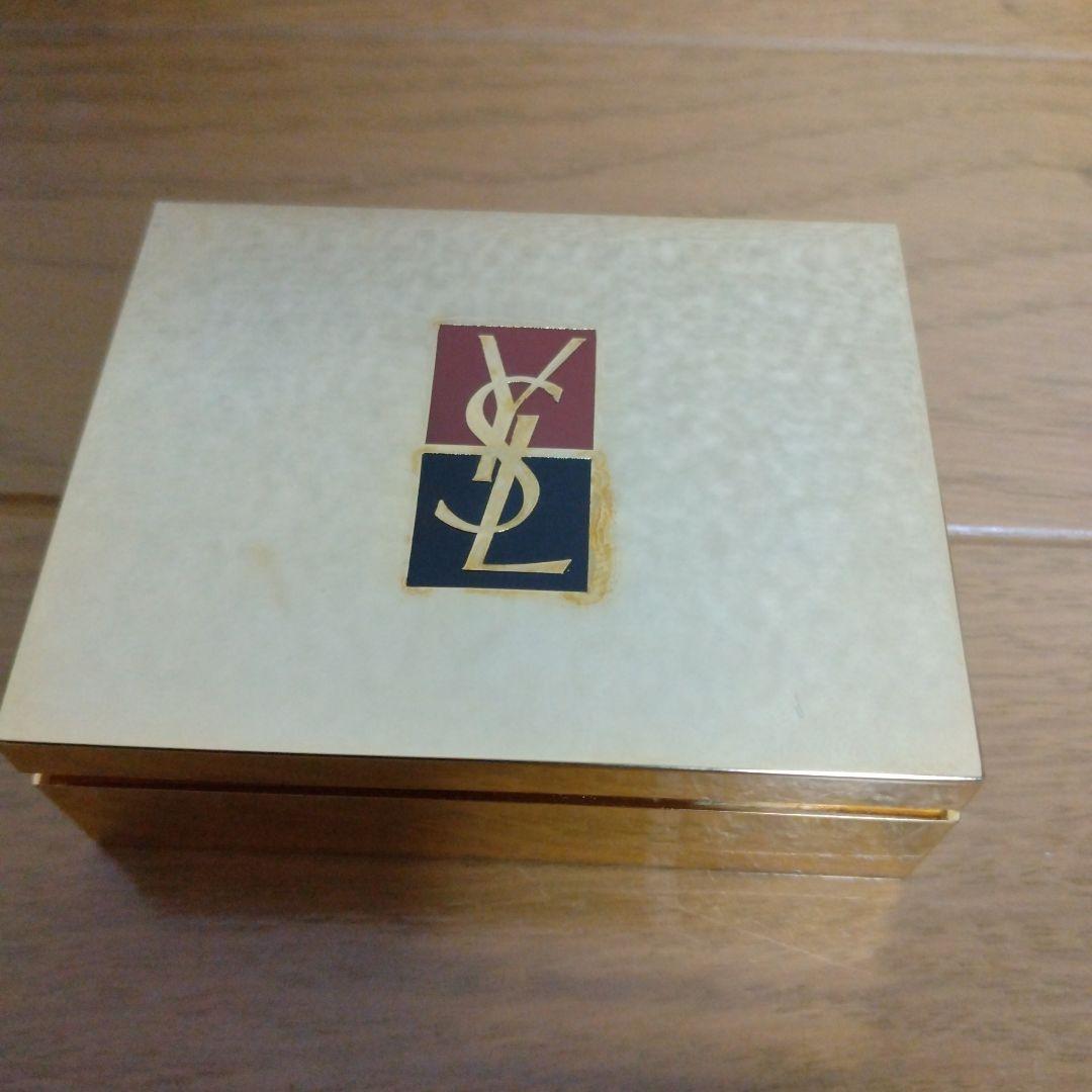 イブサンローランマットタッチ コンパクトファンデーション 4