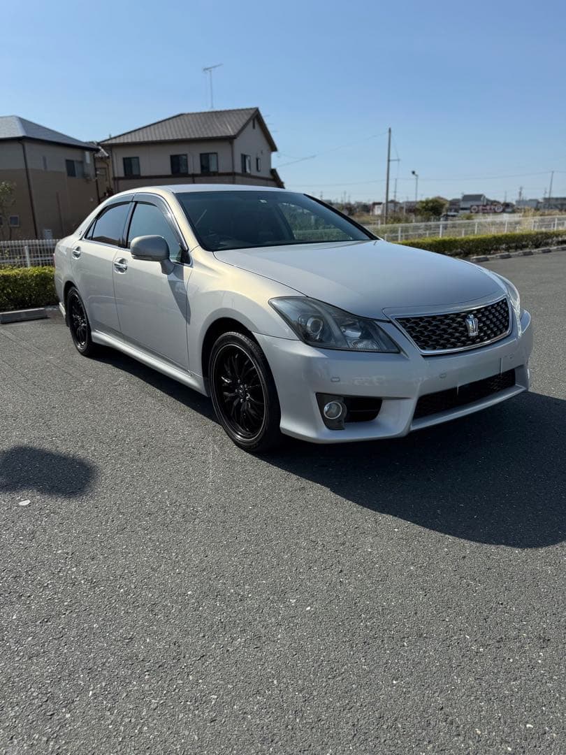 トヨタ クラウン シルバー ブラックアルミホイール