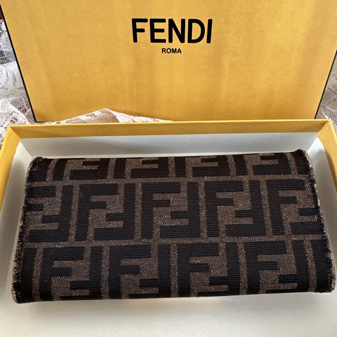 【VIP価格×関税込み】FENDIバゲット チェーン付き長財布 FENDI バゲットチェーン長財布 小物