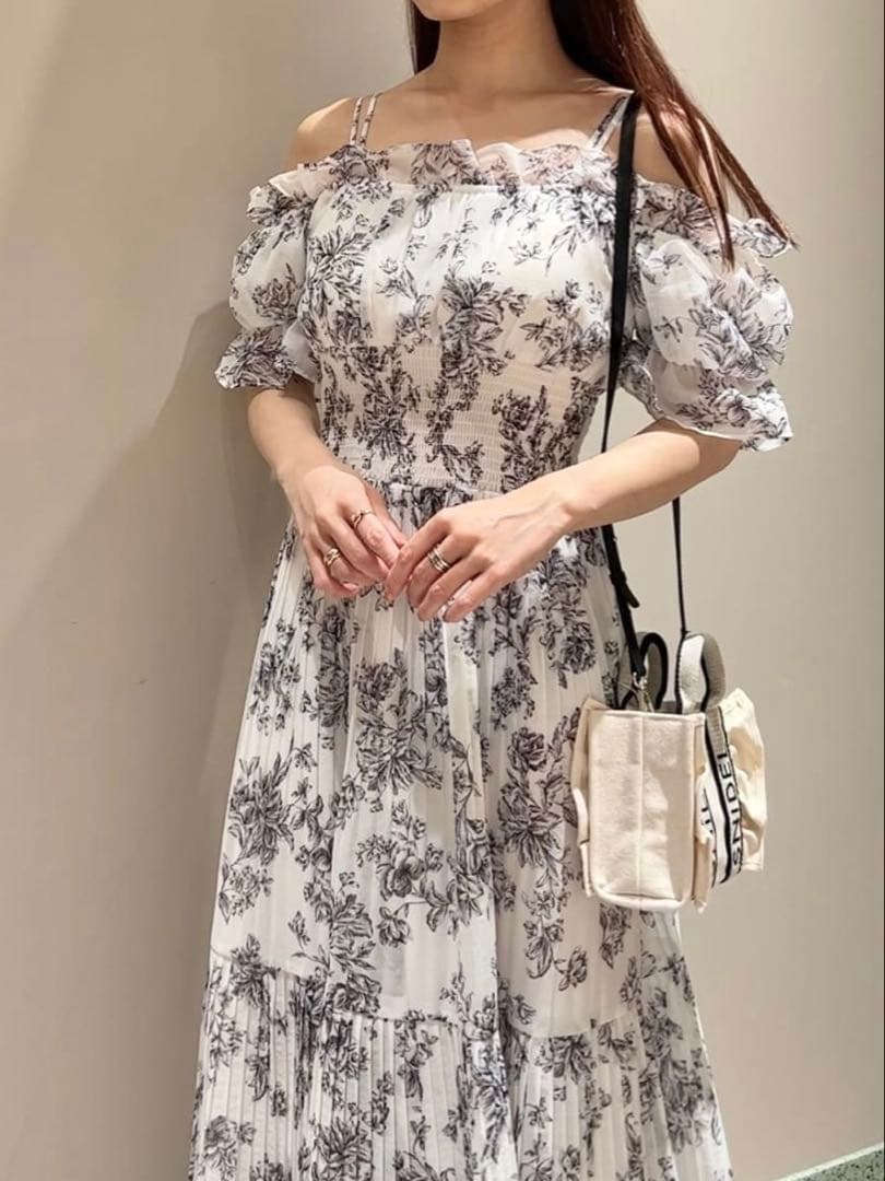 美品SNIDEL Sustainableオフショルギャザーワンピース NVY 1