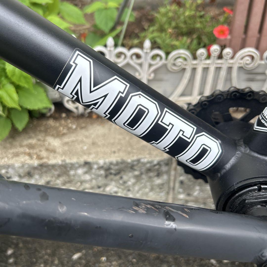 BMX MOTO ダーカスワン 20インチ