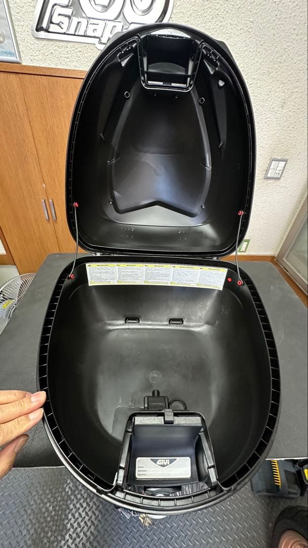 激レア GIVI B33 リアボックス 新品同様 傷無し 激レア GIVI B33 リアボックス 新品同様 傷無し