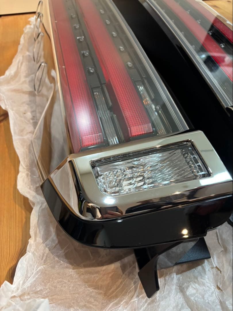 ノア80系 純正テールランプ 新車外し ノア80系 純正テールランプ 新車外し