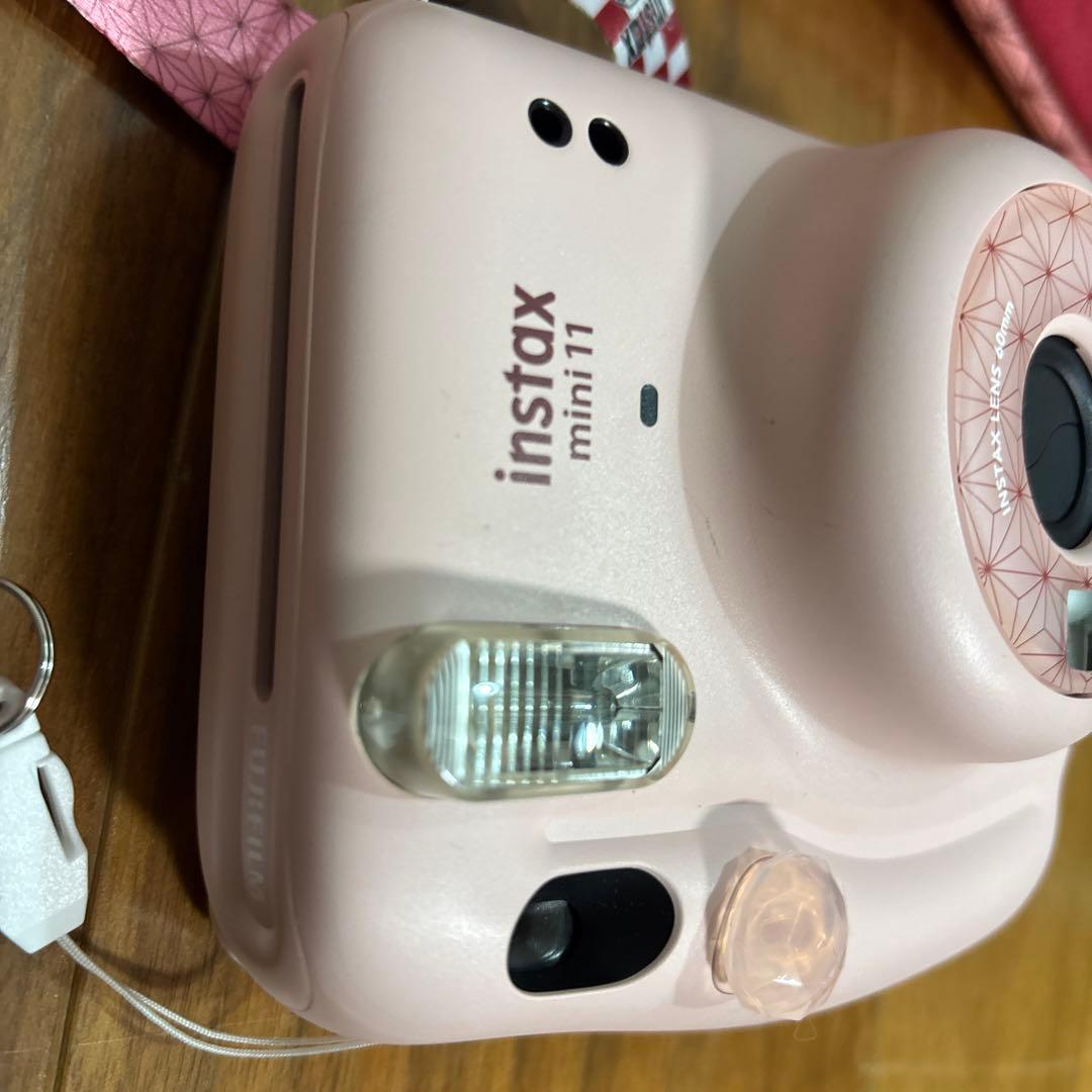 鬼滅の刃　ねづこ　instax mini 11 ピンク カメラ本体　ポシェット