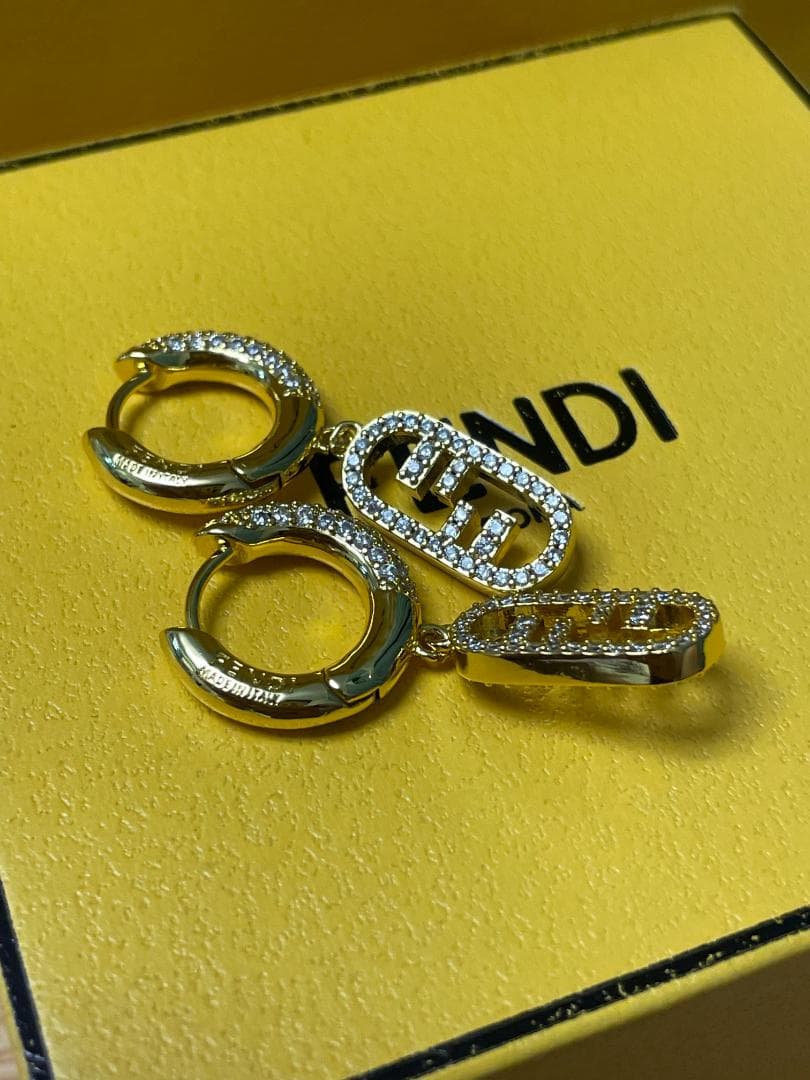 FENDI ゴールド フープ ピアス ストーン付き
