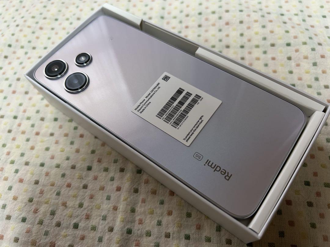 Xiaomi Redmi 12 5G 本体とスクリーンプロテクター