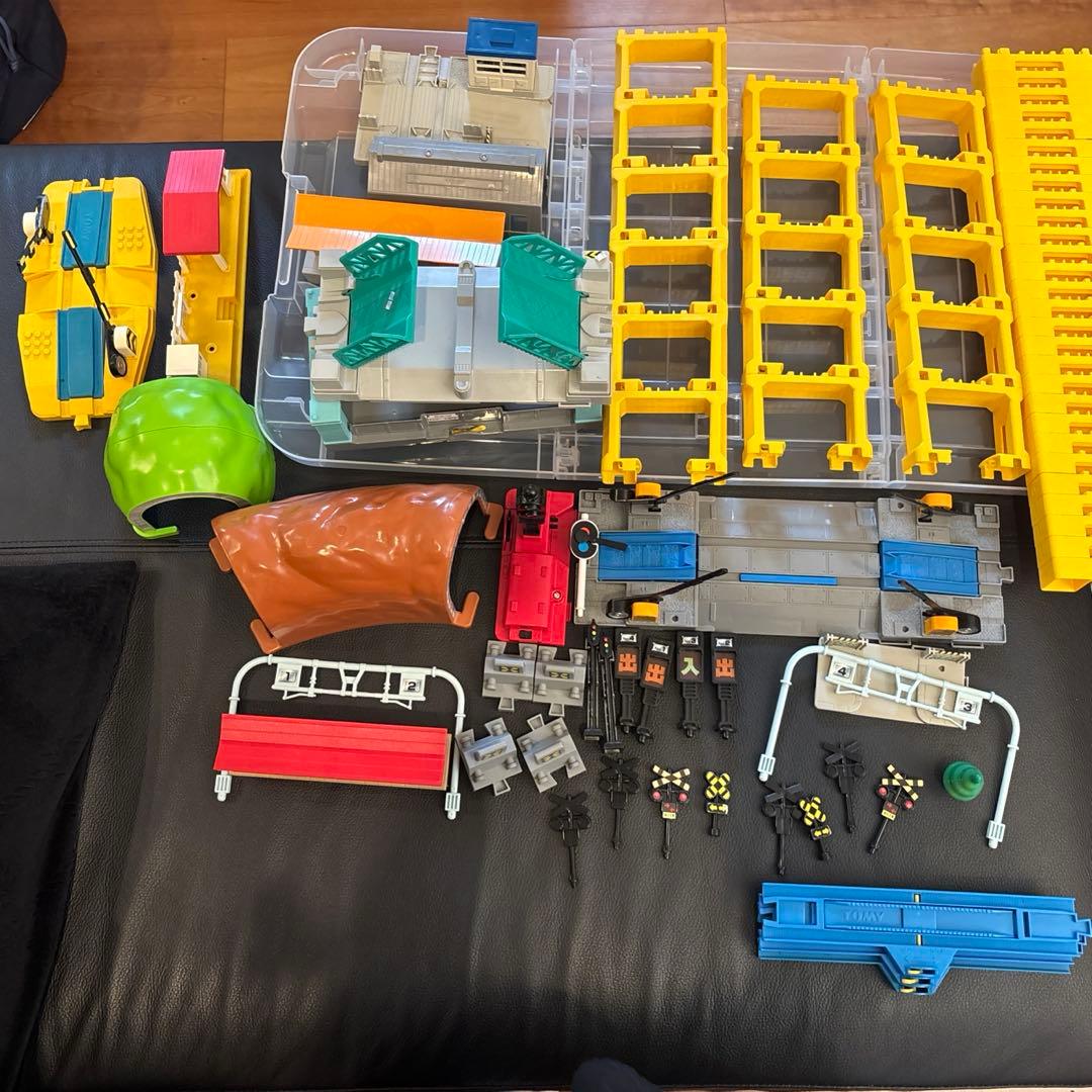 プラレール　レール、駅、トンネルなど195点まとめ売り