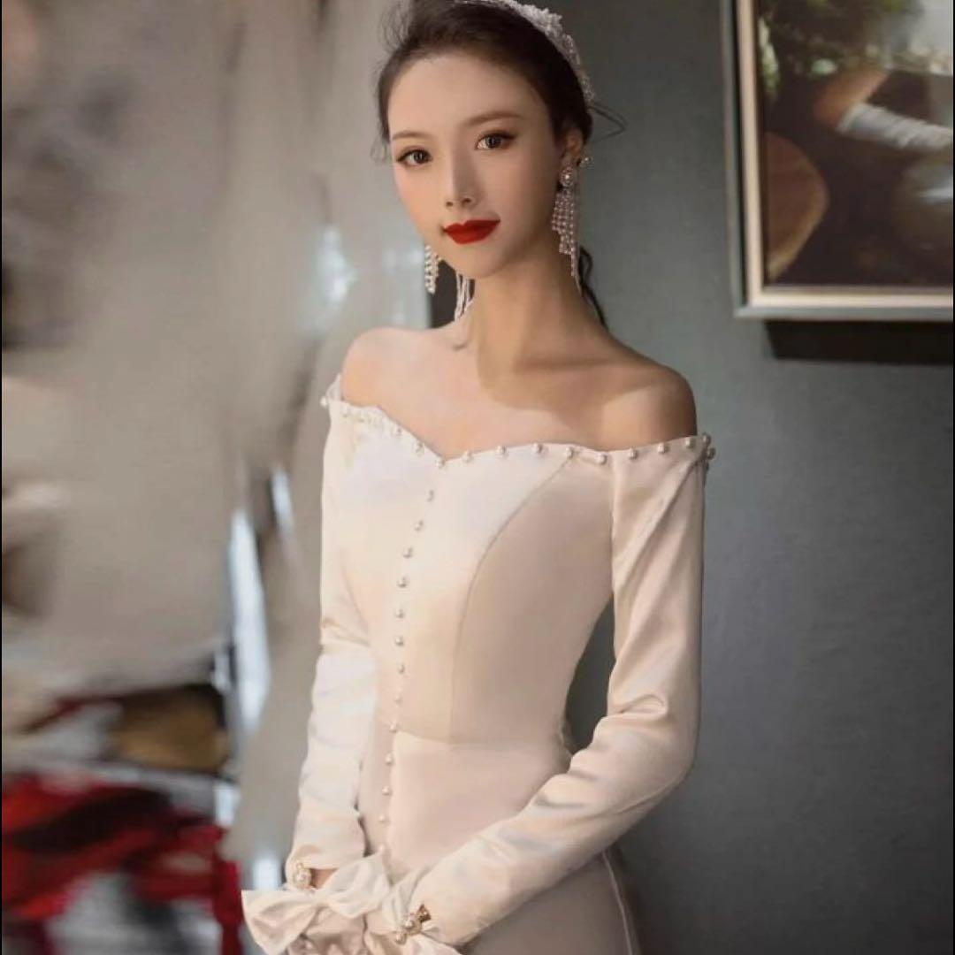 ホワイトオフショルダーサテンウェディングドレス ホワイトオフショルダーサテンウェディングドレス