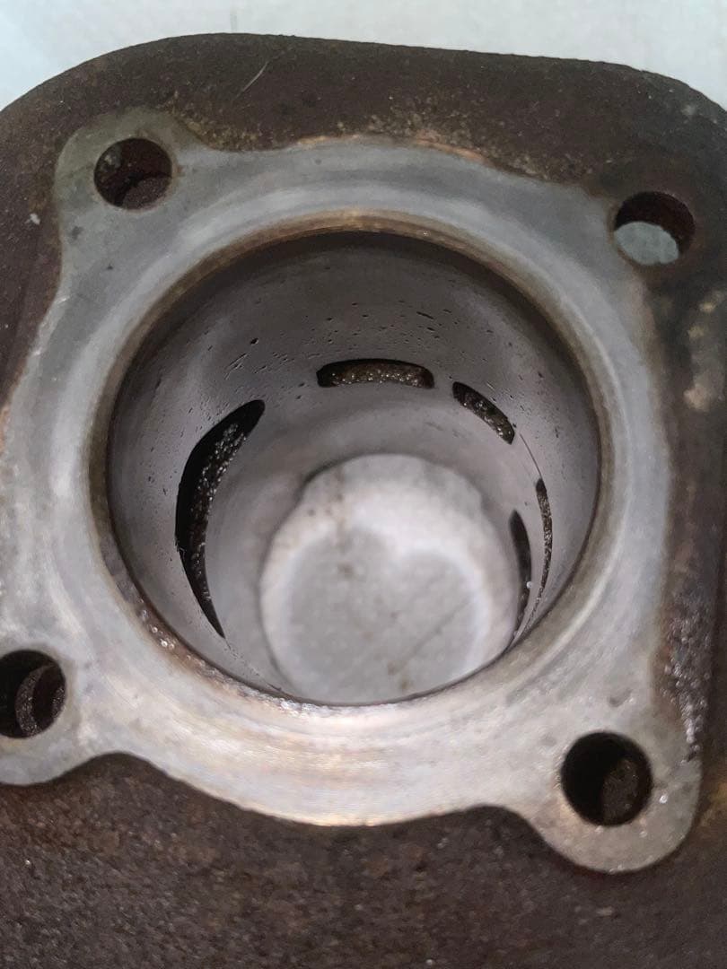 ヘッド ピストン傷や汚れあり