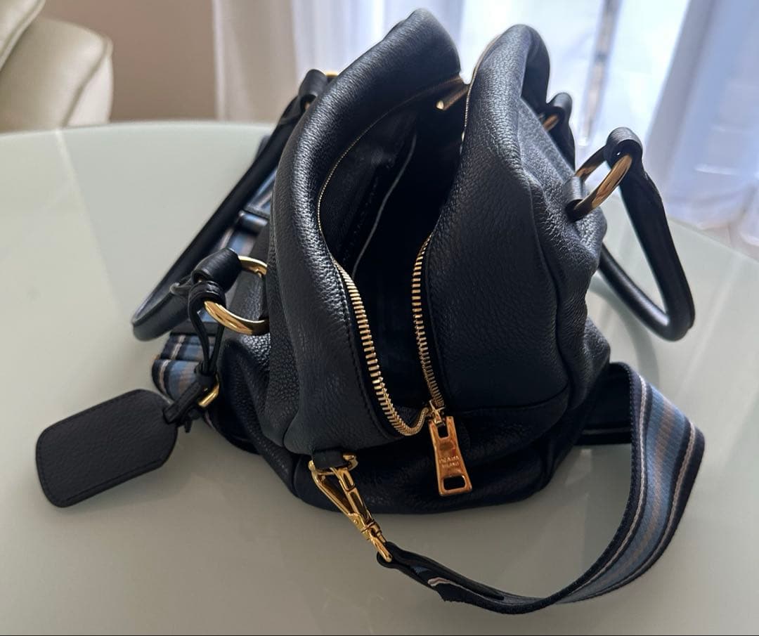 PRADA ブルーショルダーバッグ