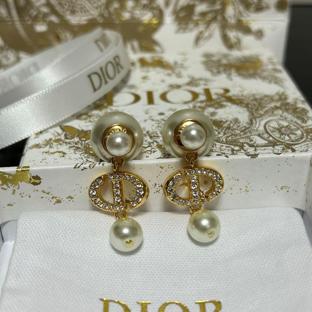 DIOR Tribales ロゴ パール ピアス【専用袋と箱】 Dior すぐ届く！ディオール TRIBALES パール ピアス 国内発送