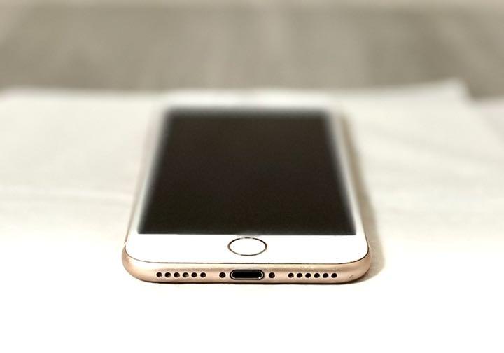 セール安い iPhone 8 ゴールド au端末 32GB カメラ若干問題あり 7mvKa-m87674644820 人気SALESALE