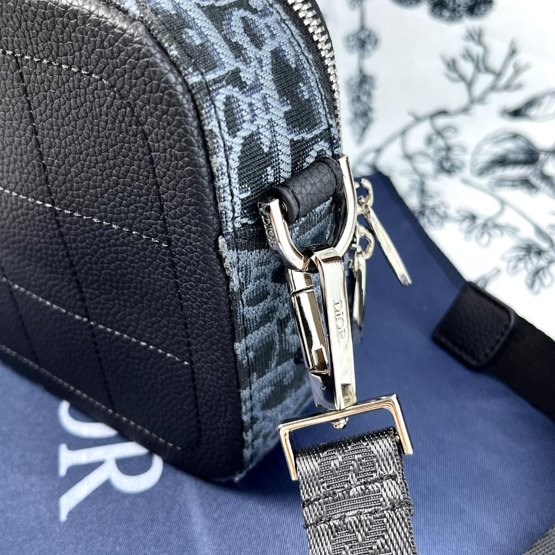 美品❤Dior ショルダーバッグ メッセンジャーポーチ 美品/箱付き】 DIOR ク ショルダーバッグ メッセンジャーポーチ