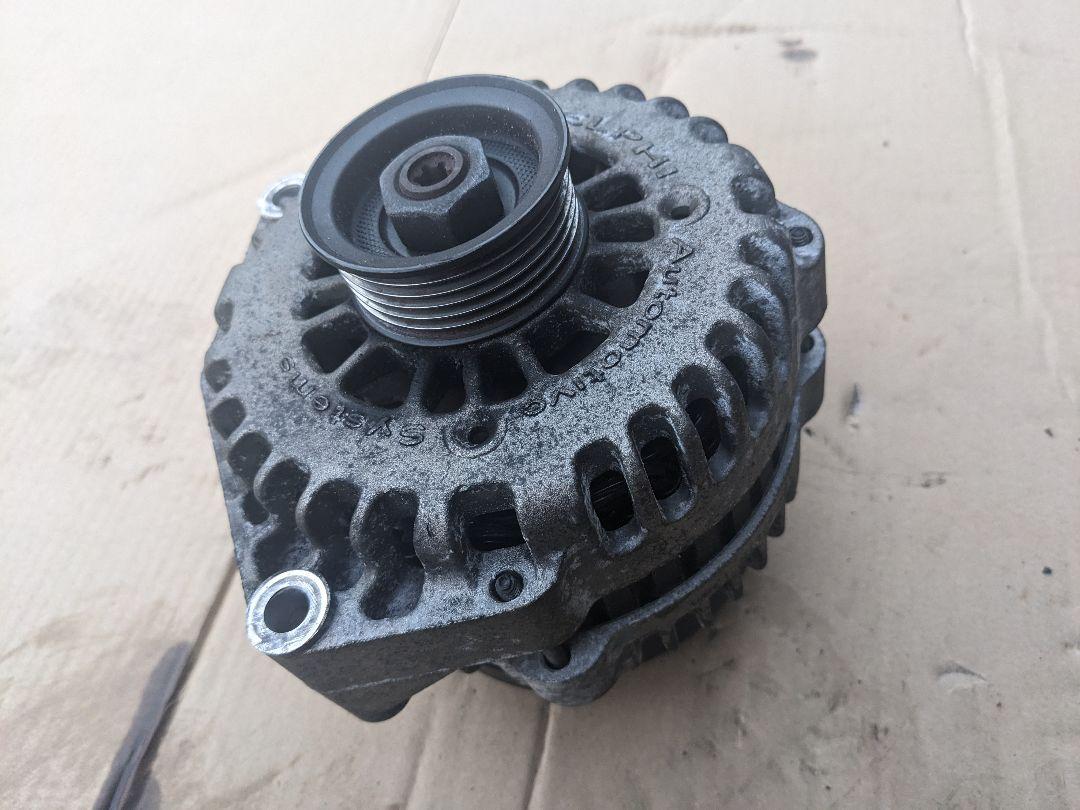 エスカレード02 オルタネーターパワステブラケット6.0L
