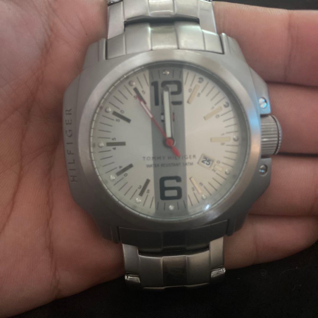 TOMMY HILFIGER シルバーアナログ時計