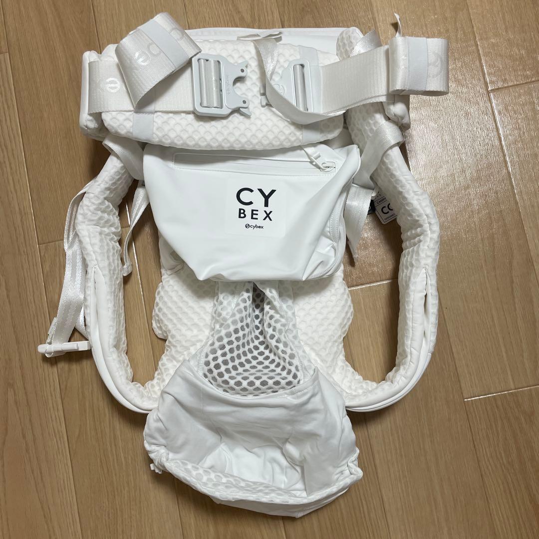 新品・未使用*ベビーキャリア「cybex」 《箱とカップホルダー付き》白