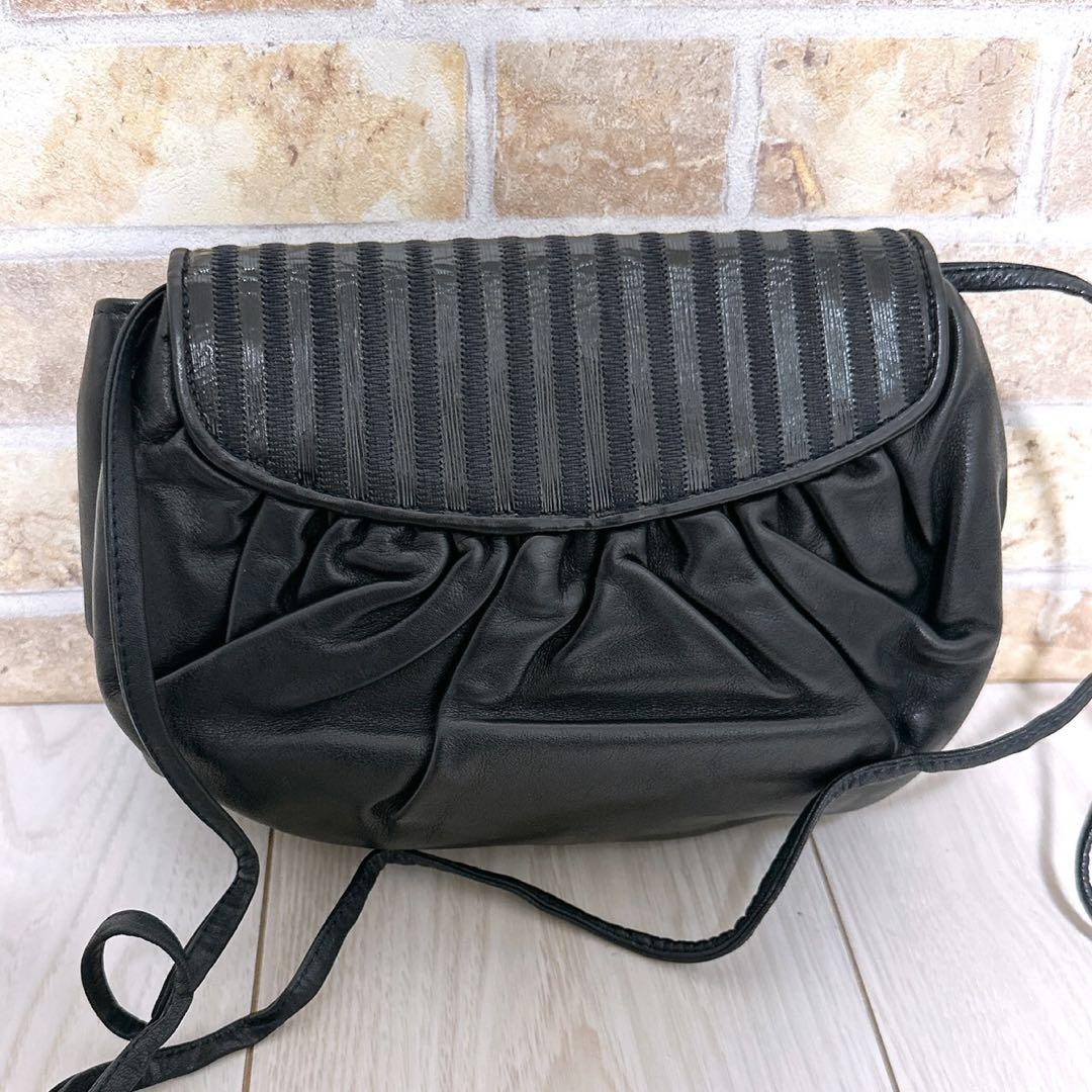 《美品》FENDI(フェンディ)ショルダーバッグ