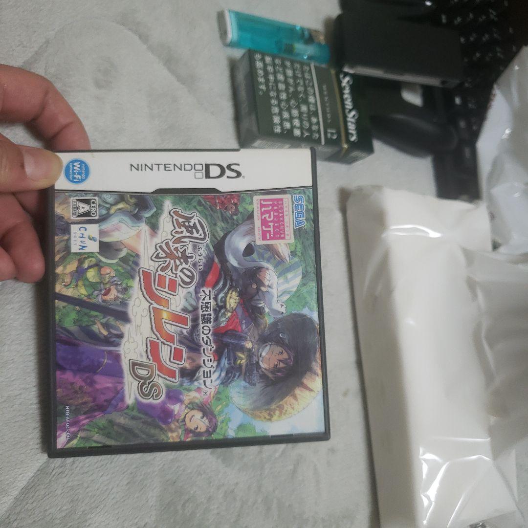ニンテンドー3DS本体中古(本体と4GSDカード、充電器のみ)+ソフト4本セット