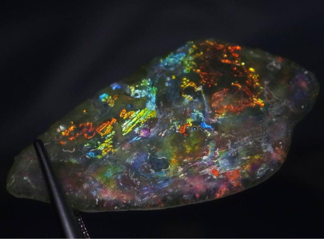 17.85ct 新品・2000年の時を超えた神秘・銀化が綺麗な天然ローマングラス