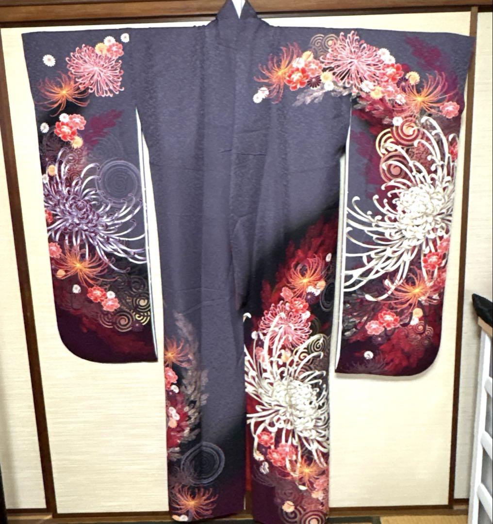 薄鼠色 大輪乱菊 羽根柄 振袖 身丈155 - メルカリ