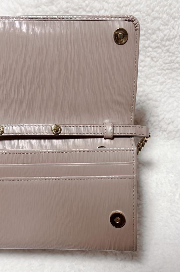 極美品 PRADA プラダ チェーンウォレット 長財布 ベージュ 極美品 PRADA プラダ チェーンウォレット 長財布 ベージュ