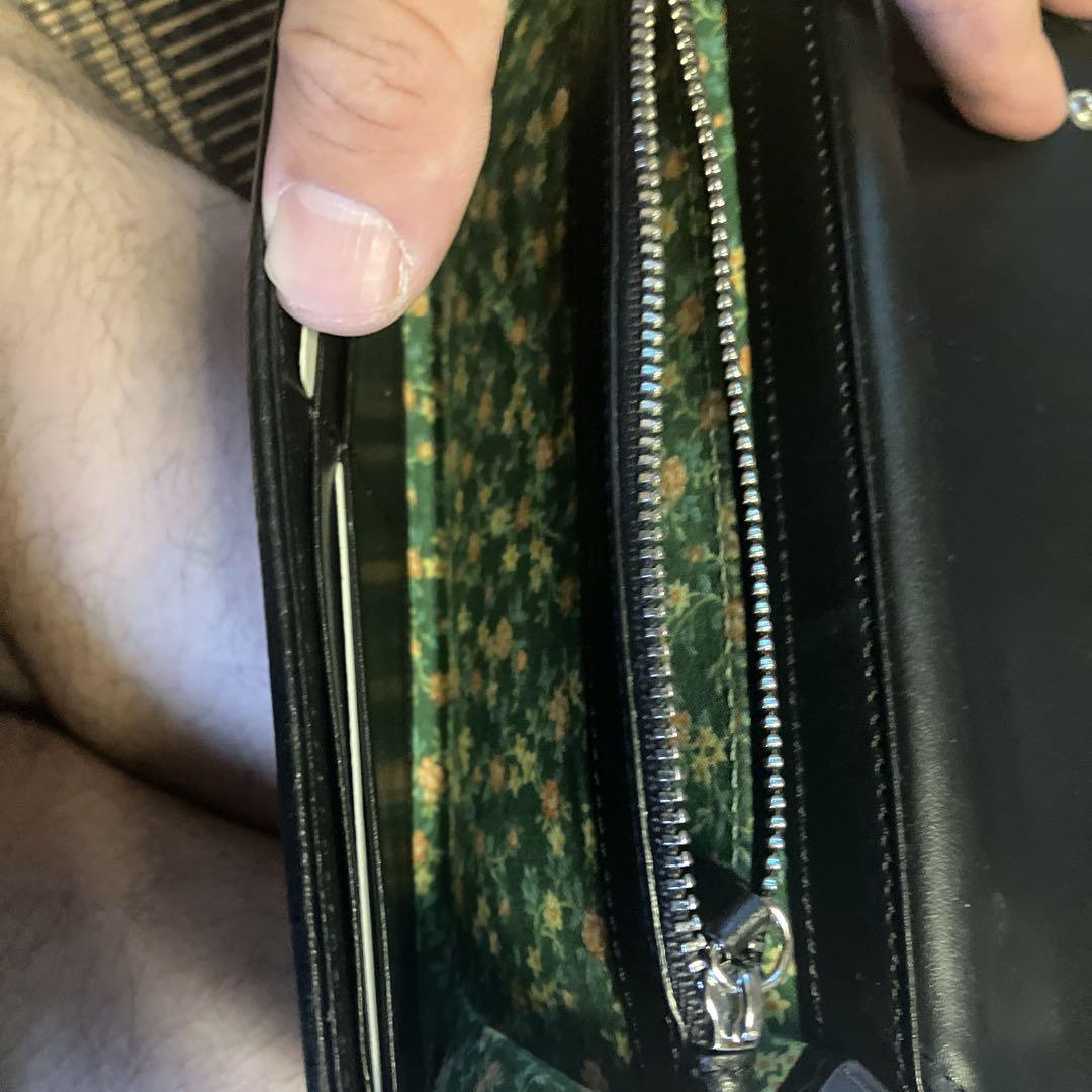 Vivienne Westwood黒の長財布 花柄内装