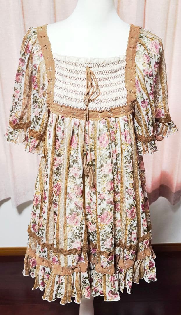 リズリサワンピース