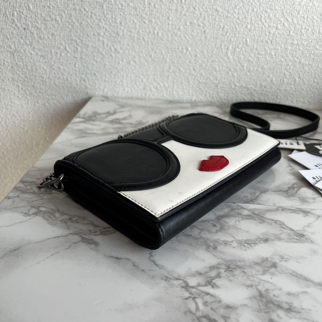 アリスアンドオリビア レザー×パテントレザー チェーン ショルダーバッグ アリスアンドオリビア レザー×パテントレザー チェーン