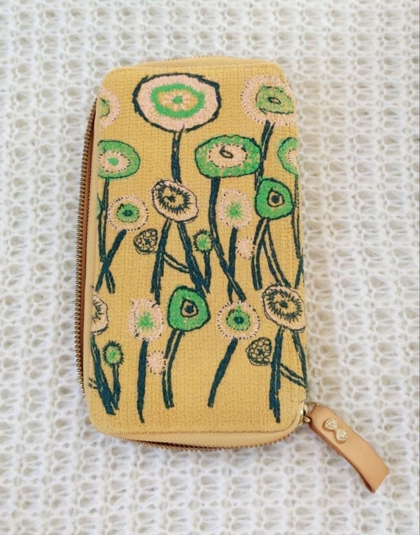 HOBONICHI 手帳カバー ミナペルホネン花柄刺繍目立った傷や汚れなし