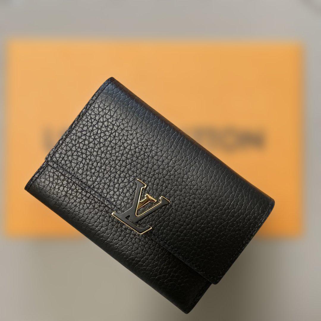 LOUIS VUITTON ポルトフォイユカプシーヌコンパクト