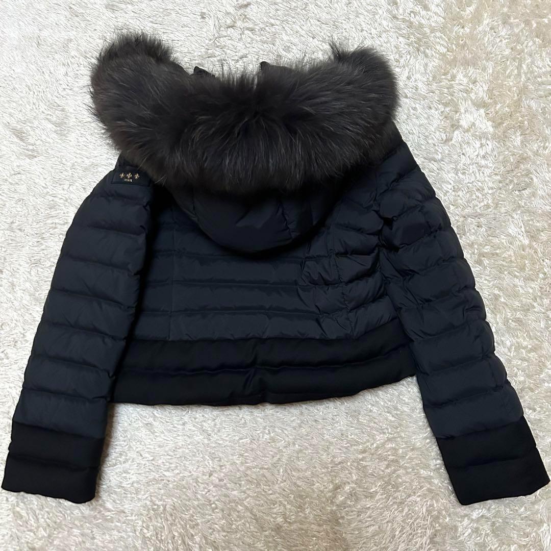 極美品 タトラス ヴァレナ ダウンジャケット ショート丈 ファー ブラック M 極美品 タトラス ヴァレナ ダウンジャケット ショート丈 ファー ブラック M