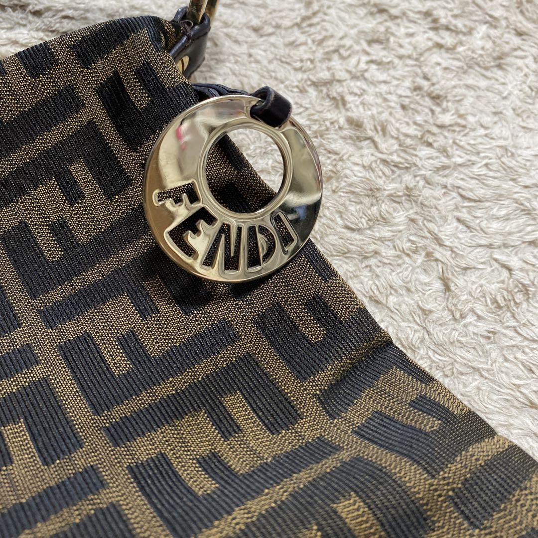 P*O様 FENDI FFロゴショルダーバッグ P*O様 FENDI FFロゴショルダーバッグ - メルカリ
