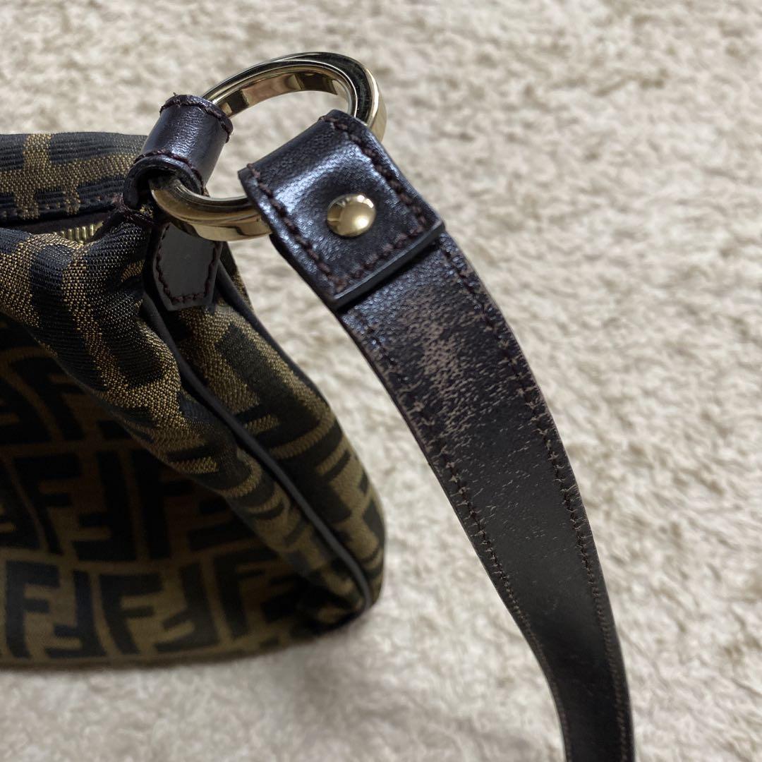 P*O様 FENDI FFロゴショルダーバッグ - メルカリ