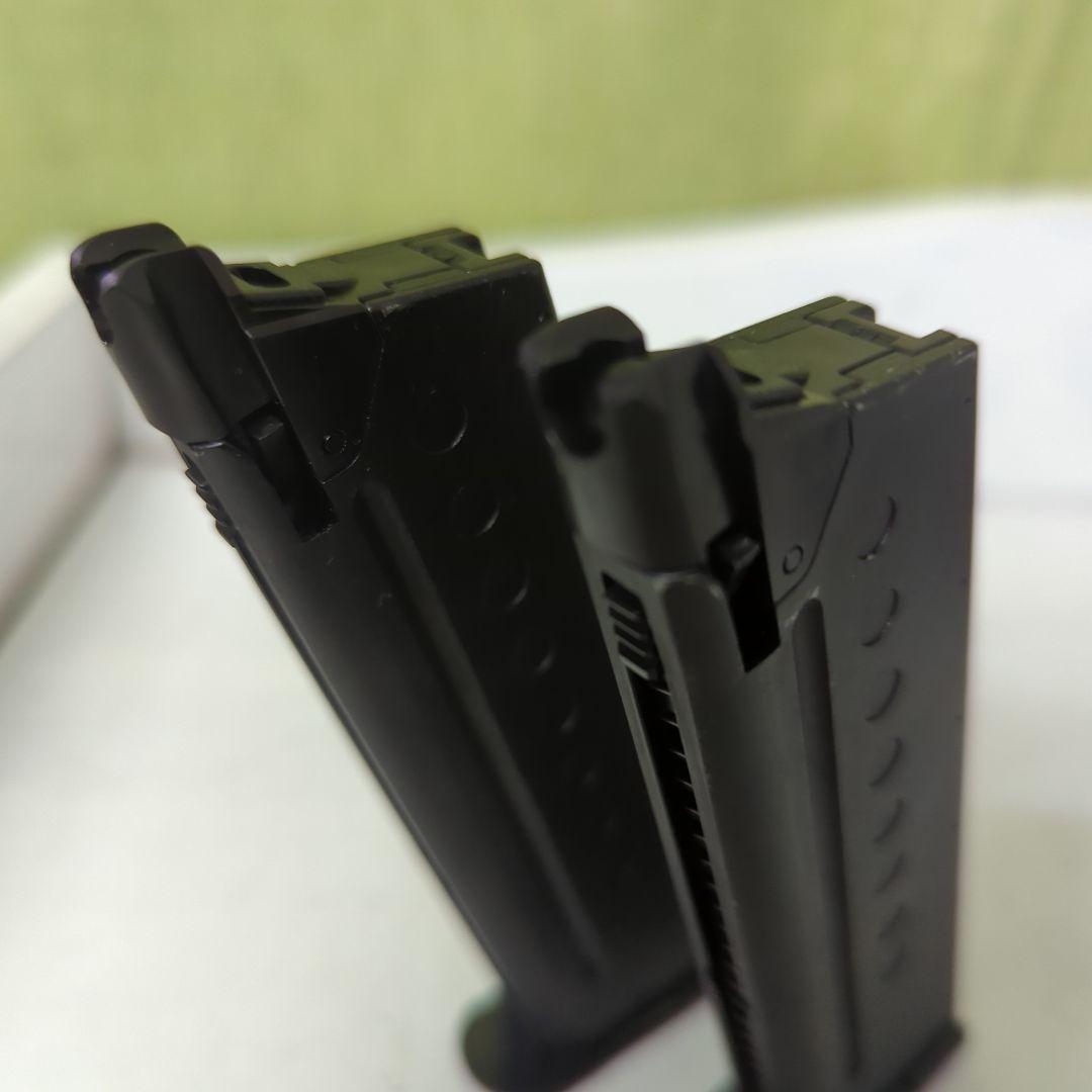 タナカ　SIG　220 シグ　9ミリ拳銃　ガスマガジン　2本　ポーチ　2660番