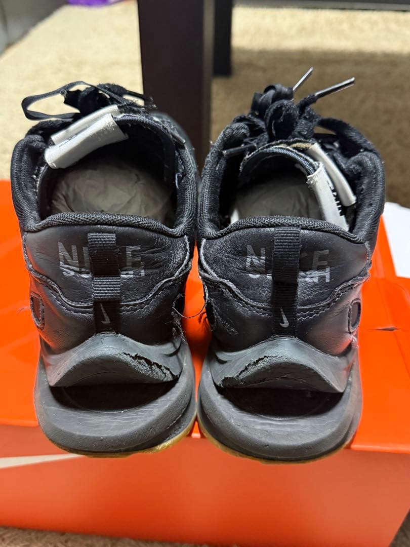 Nike ブラック スニーカー 箱あり Nike ブラック スニーカー 箱あり