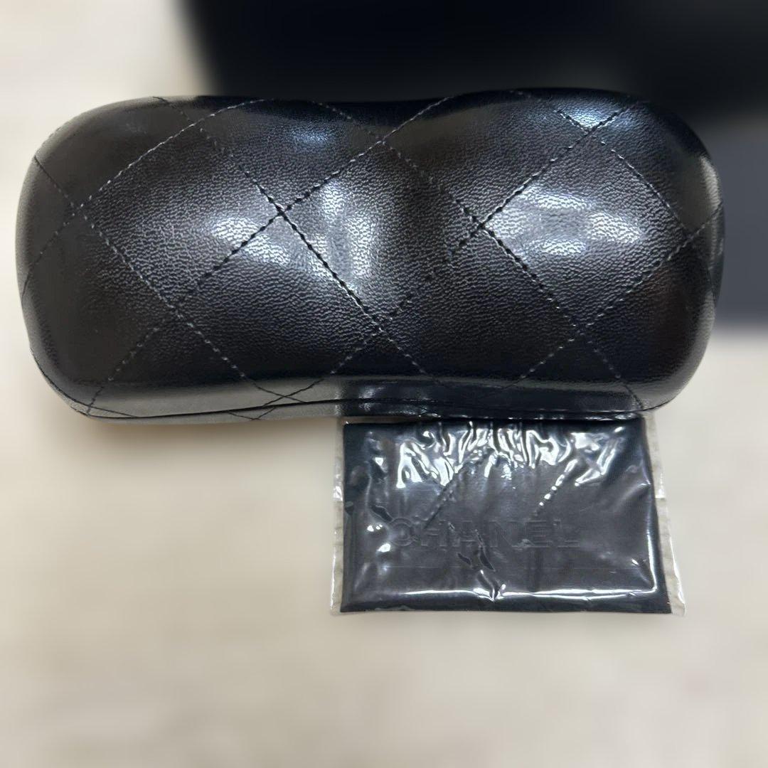 CHANEL ブラック レザー メガネケース 証明書付き CHANEL ブラック レザー メガネケース 証明書付き