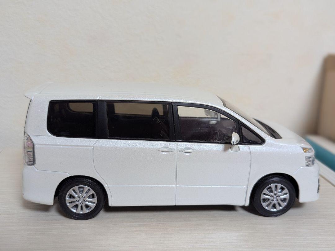 トヨタ 70 ヴォクシー ミニカー 色見本 カラーサンプル