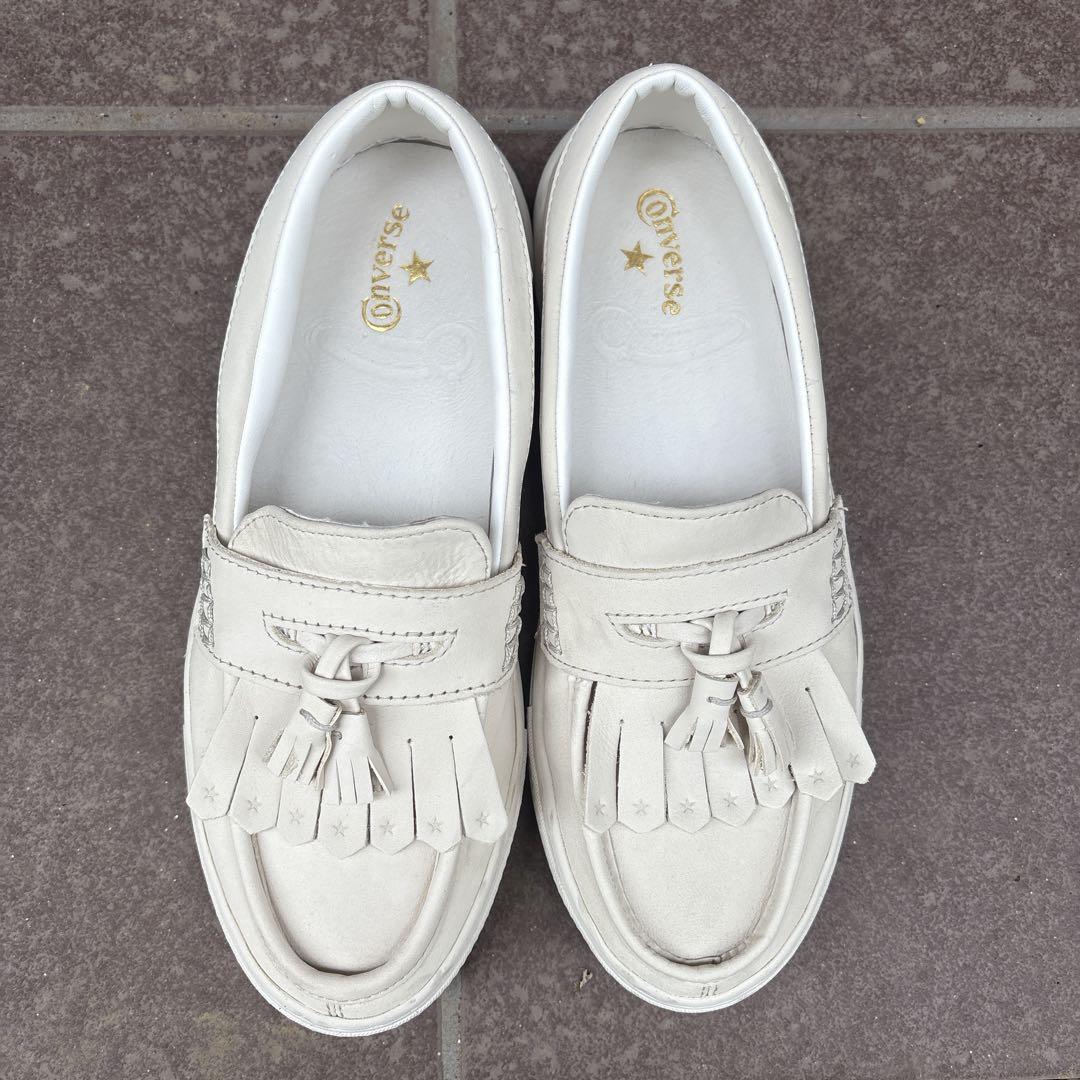 CONVERSE フリンジ付きホワイトローファー23.5cmの方に♫