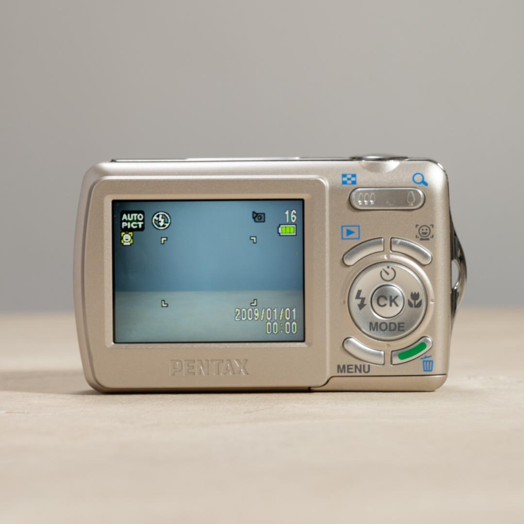 ☆美品☆【単3電池のレトロなデジカメ】PENTAX Optio E60 コンデジ ☆美品☆【単3電池のレトロなデジカメ】PENTAX Optio E60 コンデジ
